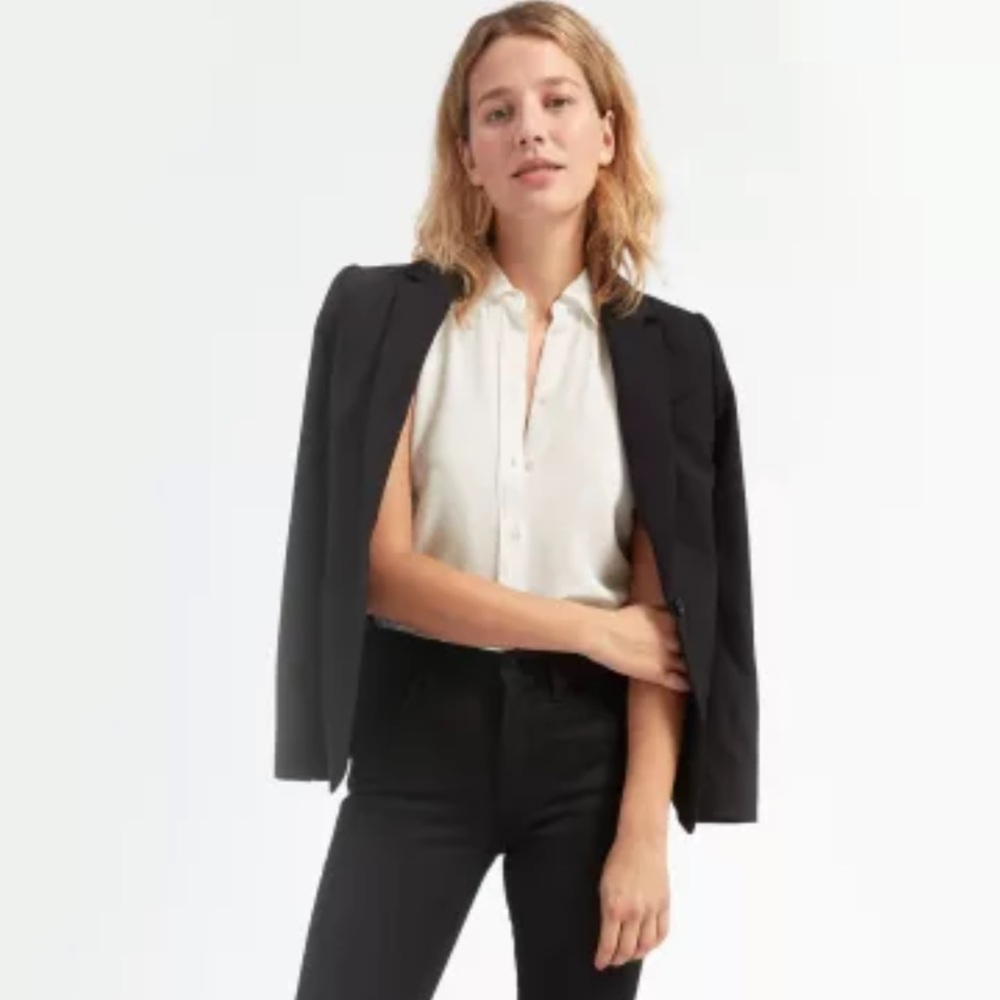 Size 0 silk everlane sleeveless button down